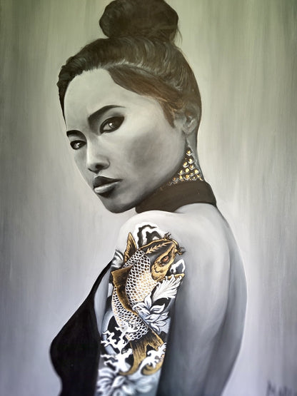 Sous la peau, portrait féminin en gris avec détails dorés, huile sur toile de Joanna.
