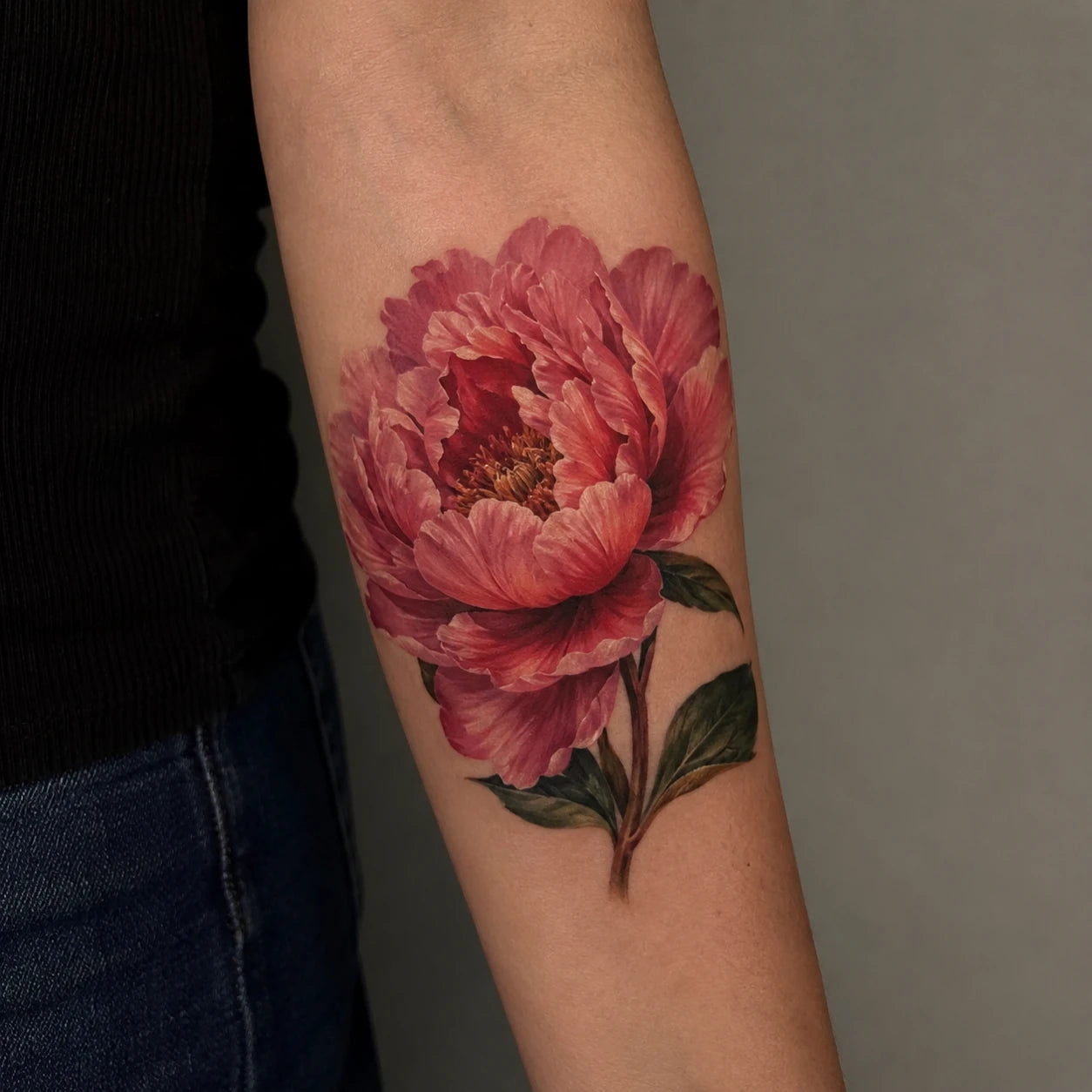 Tatouage réaliste en couleur, sujet vibrant et nuancé, par Joannartattoo